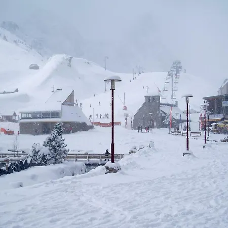 Chalet Hay *