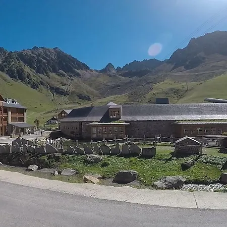 Chalet Hay *